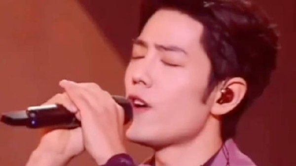 肖战定制红麦首秀《不要回头》献粉丝