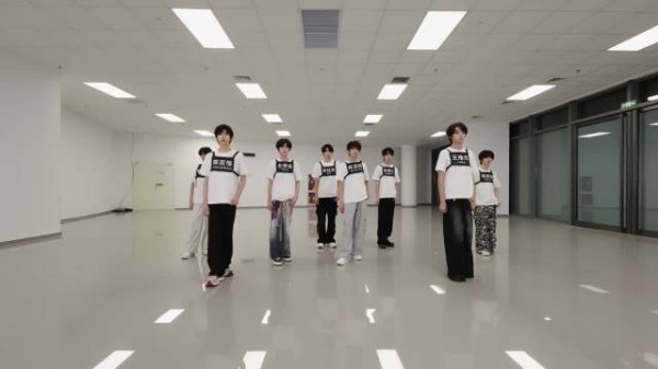 TF四代新年音乐会《适合不适合》排练室