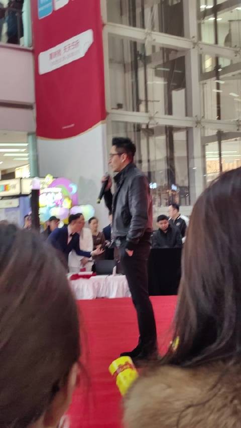 汪小菲新店开业本人现身,菜单价格亲民