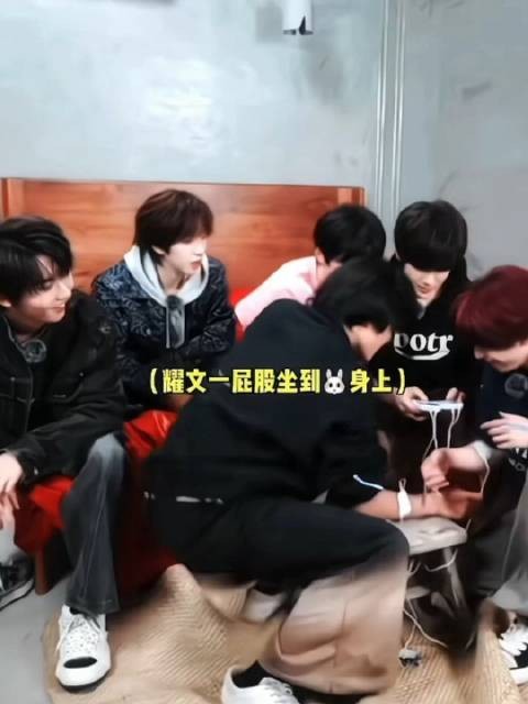 那么大一只狗duang就坐小樱姐身上 小姐补药溺爱你狗了