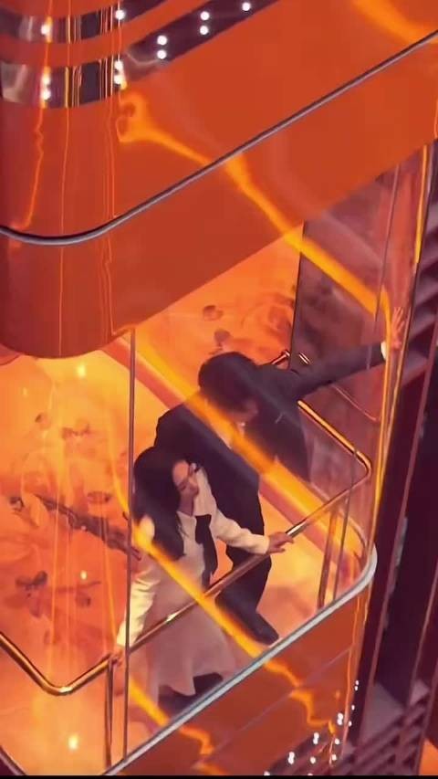 终于在昼以继夜里看到了一组正常的穿搭