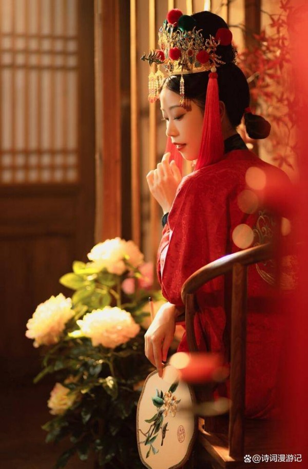 李商隐最经典的一首悼亡名篇,物是人非事事休,读来叫人黯然销魂