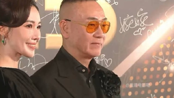 今晚又到TVB颁奖典礼了,林保怡和李施嬅一起走红毯