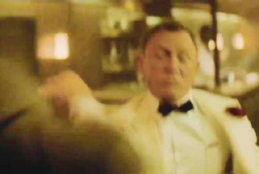 克雷格拍007打断巴蒂斯塔鼻梁，片场尖叫拥抱化解