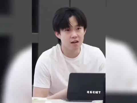 大头机场神模仿莎莎，竟萌翻全场！