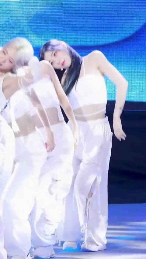 好美的雪狐狸李彩领舞台直拍，终于明白她为什么要叫雪狐狸了！