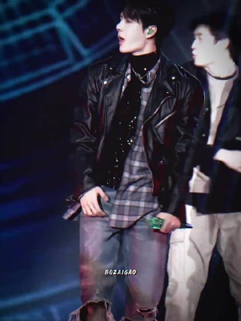 穿破洞牛仔裤跳舞这块.无人能及， 守则这套稳稳的绝杀！