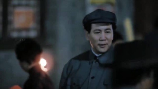 那天他很开心，偷偷溜出城，在街上吃了一碗羊肉泡馍