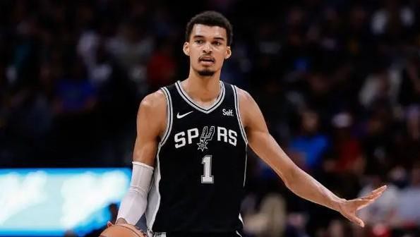 21岁27天,文班亚马成马刺队史最年轻全明星球员&此前为邓肯