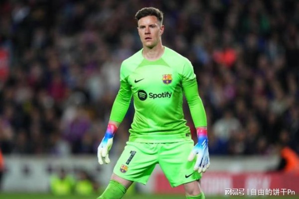 手套、忠诚与远距离手抛球:特尔施特根的禁忌与信仰