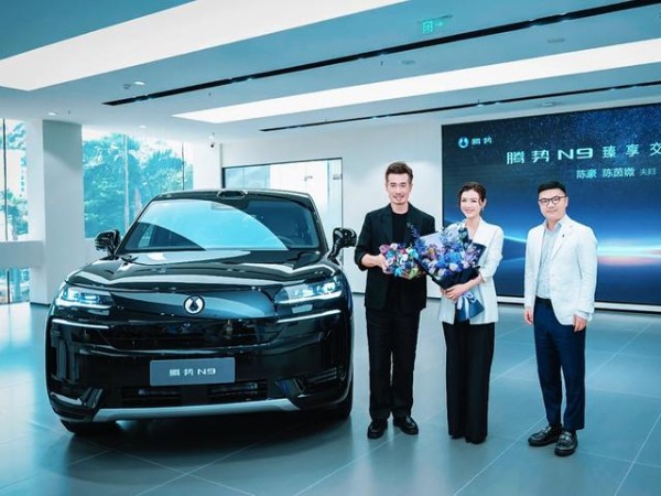 香港模范夫妻成比亚迪双车主 第20000辆交付背后的品牌影响力-有驾