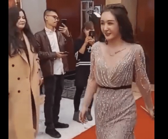 这就是网红和明星的差距! 黑暗大美简直是灾难现场,李嫣都比她强!