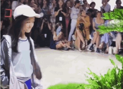 这就是网红和明星的差距! 黑暗大美简直是灾难现场,李嫣都比她强!