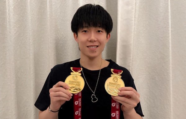 体坛年度投票上演票数狂飙，孙颖莎单日暴涨 500 万票，一夜间甩开樊振东锁定第一，王楚钦票数差距悬殊无缘前二