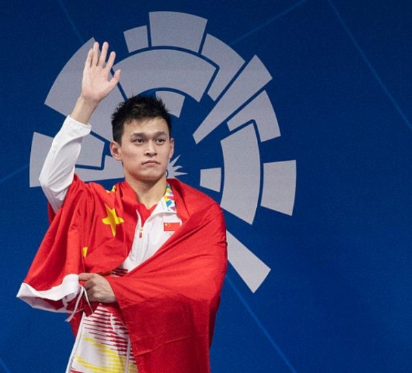 孙杨事件或让游泳队损失惨重！易建联脱鞋有先例 CBA赞助少10亿