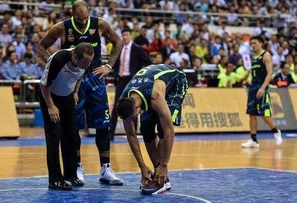 孙杨事件或让游泳队损失惨重！易建联脱鞋有先例 CBA赞助少10亿