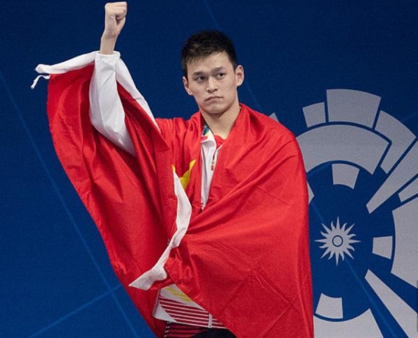 孙杨事件或让游泳队损失惨重！易建联脱鞋有先例 CBA赞助少10亿