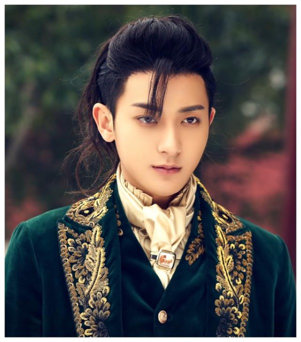 《热血同行》演员篇:新旧两代流量的较量与相惜