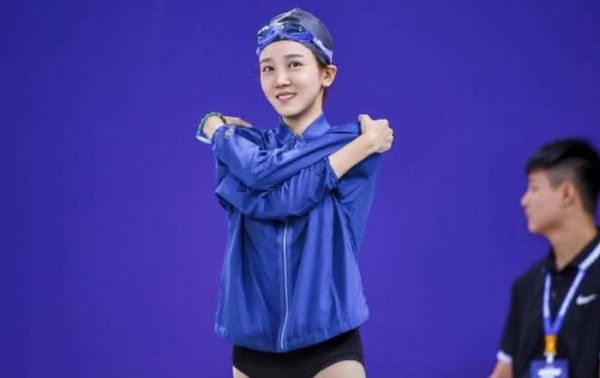 她因身材太好无奈退出游泳队，进入娱乐圈后，出演《如懿传》吸粉