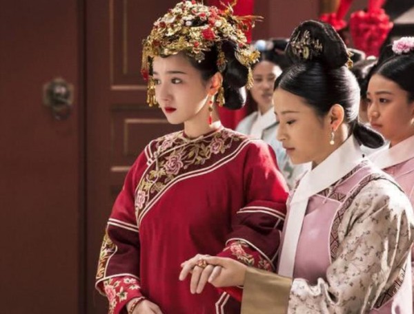 她因身材太好无奈退出游泳队，进入娱乐圈后，出演《如懿传》吸粉