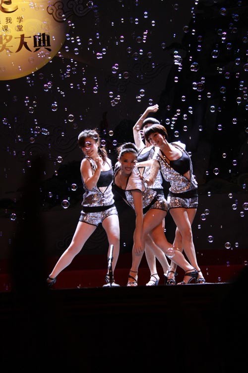 昆曲青年演员兼京昆跟我学教师跳舞蹈