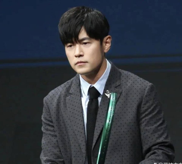 周杰伦46岁状态引关注，路人照曝光，眼袋发黑状态差