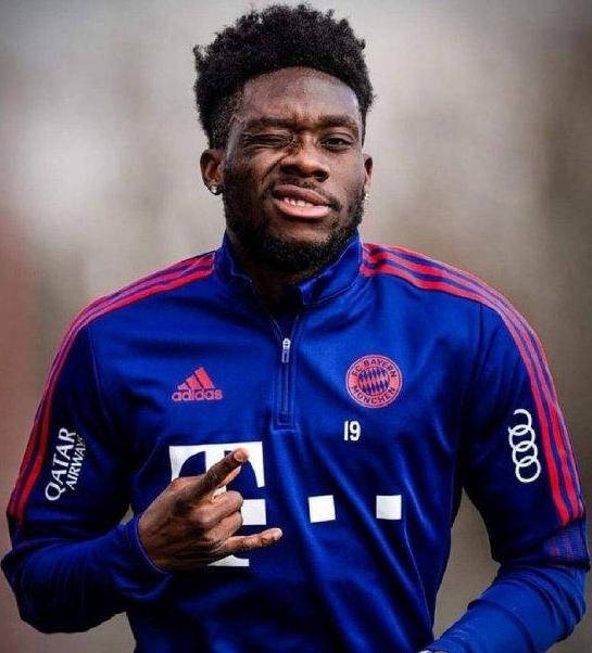 皇马突袭拜仁球星 豪门展现底蕴实力