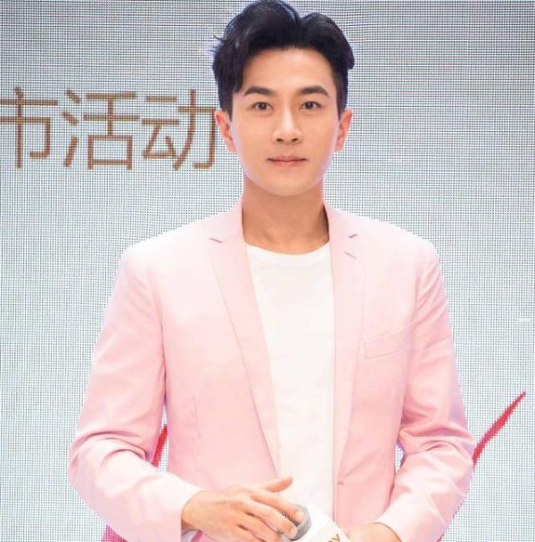 杨幂婚姻的网红背景强大,好友遍布娱乐圈,有私人飞机和坦克