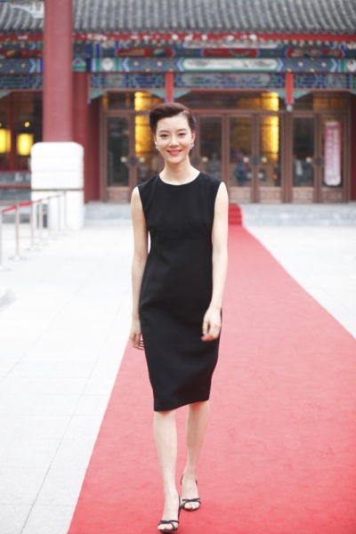 车晓走红毯端庄典雅