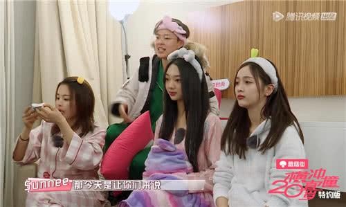 杨超越吃酸奶方式引热议，当看她这一举动百万网友疯狂截屏