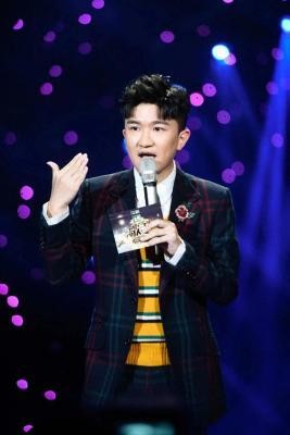 张大大自曝曾与明星谈恋爱经历引关注