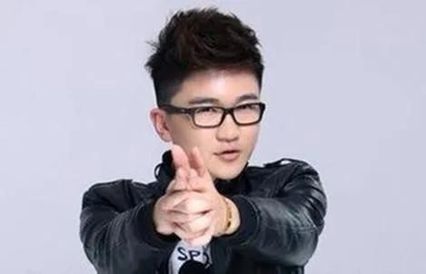 张大大自曝曾与明星谈恋爱经历引关注