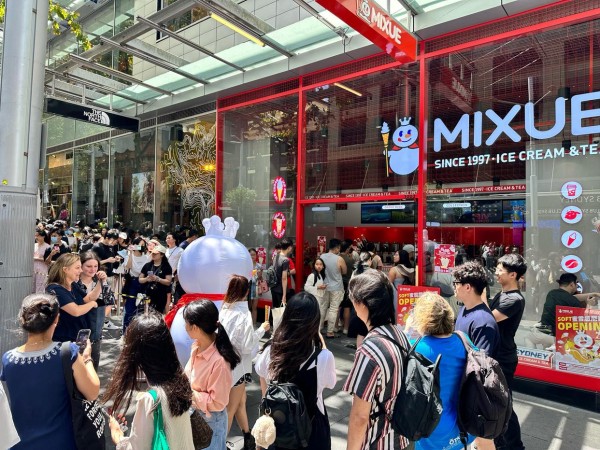 拥有业内最大和最完整的端到端供应链体系，蜜雪冰城全球门店超36000家