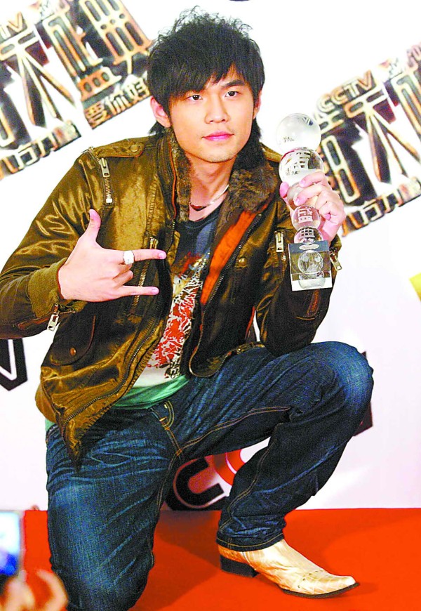 音乐盛典歌坛老将唱主角