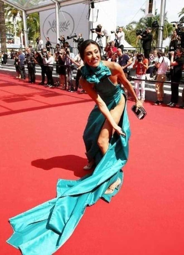 杨颖红毯失态背后：明星的完美人设究竟有多脆弱？