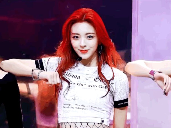 爱豆教科书级别的表情管理，任何时候都能做到表情不崩！