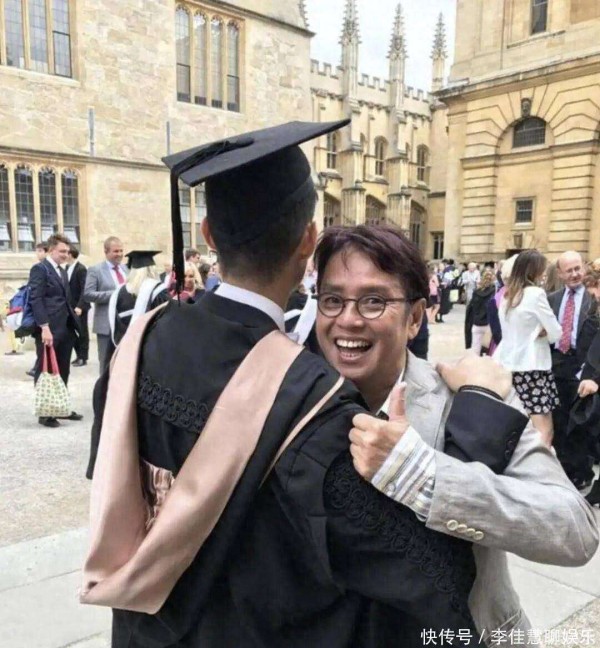 谭咏麟子弟亮相,颜值出众不入娱乐圈,年薪百万拒依赖父亲!