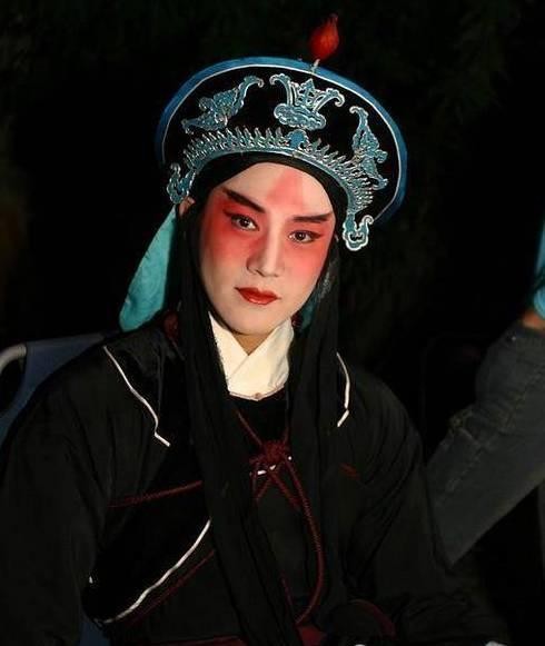 娱乐圈中的达人明星：才艺与跨界成就