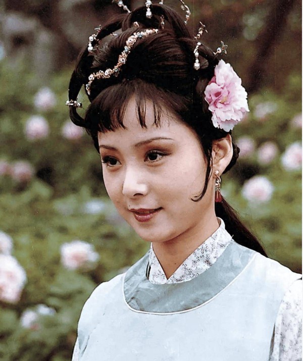 贾宝玉荒唐的房中细事,碧痕伺候他洗澡,为何弄得满地水淹床腿?