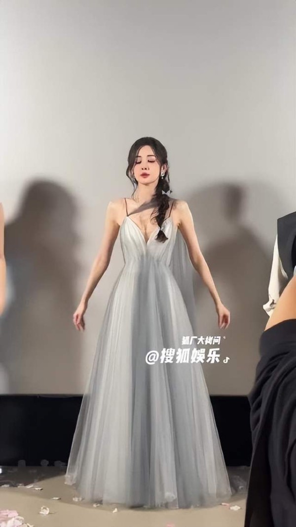 肩带断掉的3秒里,娜扎完成了从热搜女星到专业艺人的转身