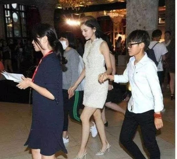 明星经纪人真实收入揭秘：揭秘明星背后的重要推手