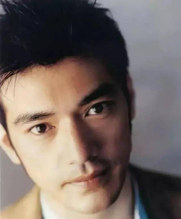 你认为刘德华和金城武谁更帅？纯外貌的角度来评价！