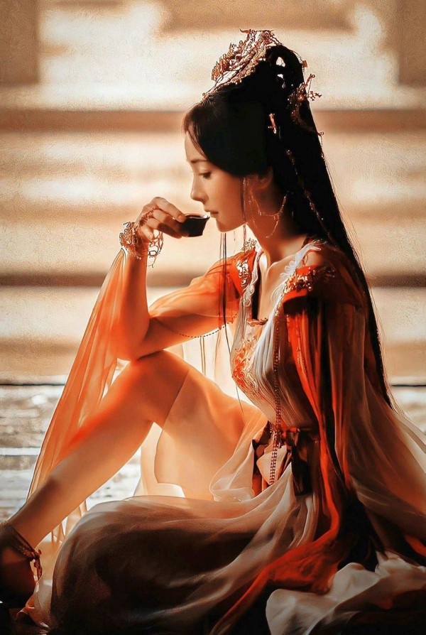 杨幂的演技一直有争议,个人魅力却一直不减,原因复杂吗?