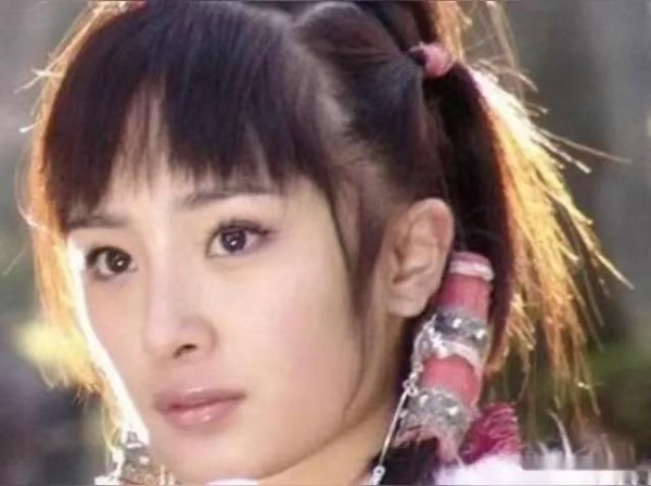 从“古偶女王”到争议影后:杨幂,为何越努力越被质疑?