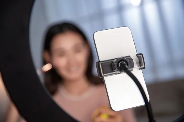 头啖汤评论:明星网红偷逃税,让打工人情何以堪