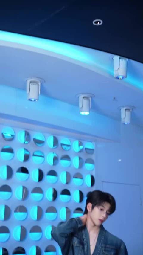 这俩身高差距这么大的？看剧的时候我都没注意