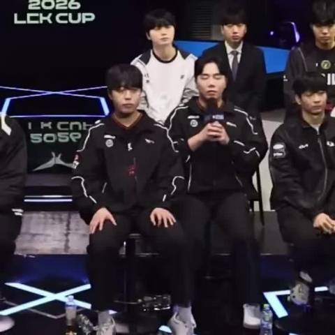 HLE教练Homme与选手Kanavi感谢粉丝支持，承诺全力备战2026LCK