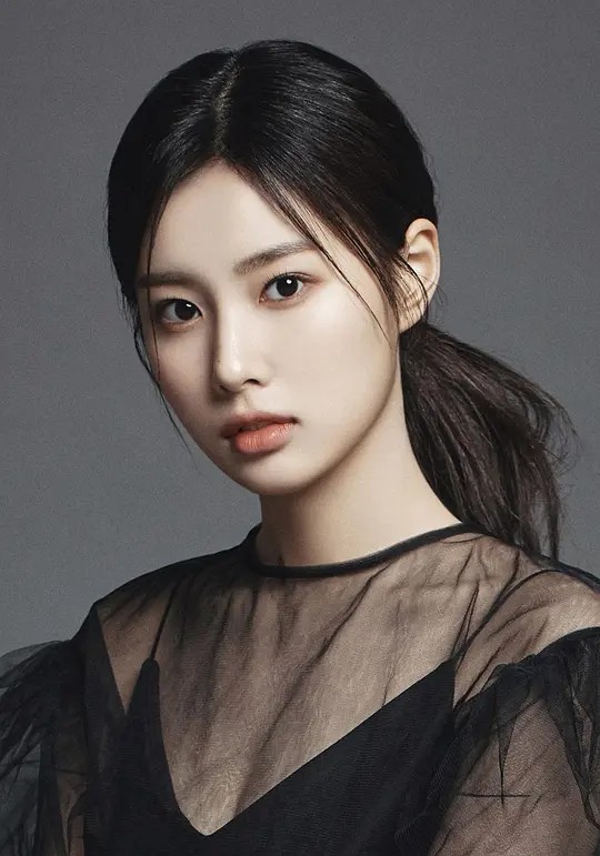 姜惠元 Kang Hye Won