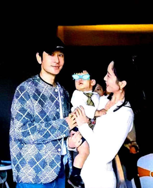 明星家庭中的女性角色和关系角力:从感谢金镯子到家庭规则