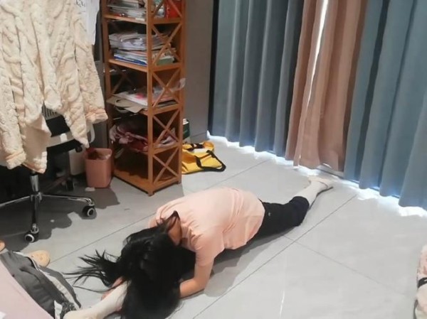 明星如何在失误与绯闻中运用公关策略